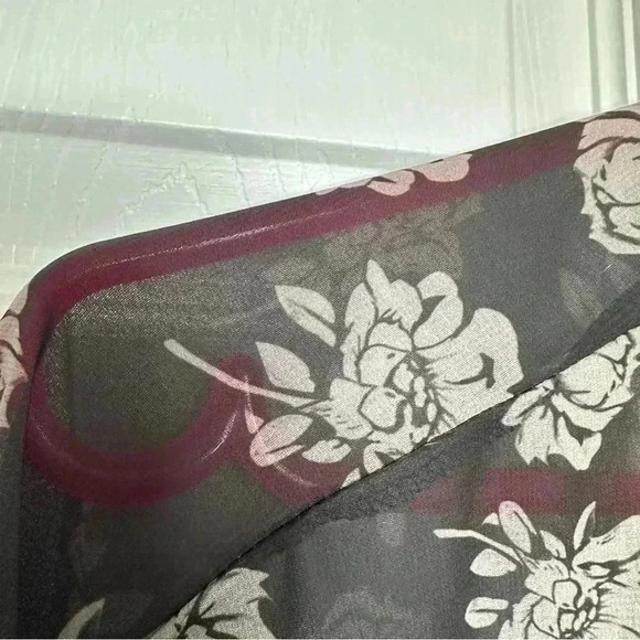 Sheer Kimono Floral Black & White Size  Medium / Large - Picture 11 of 16